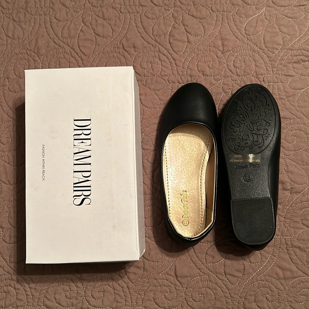Dreampairs black flats new in box